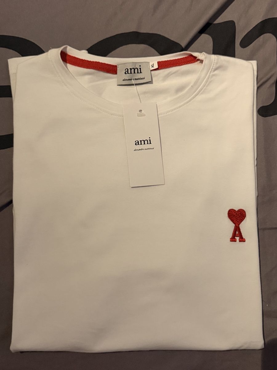T-shirt: T-shirt Ami Neuf – Nuovo (secondo la descrizione) da Thônex venduto da Mr_xxv