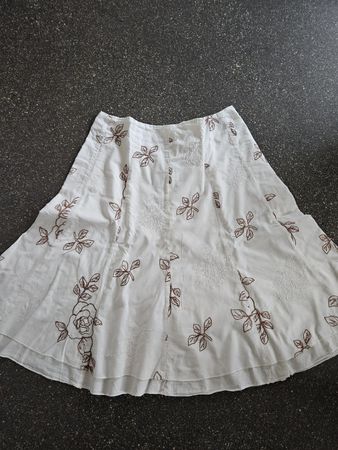 Orchids Rock, Gr. XL, o L weiss mit Blumen Stickerei 