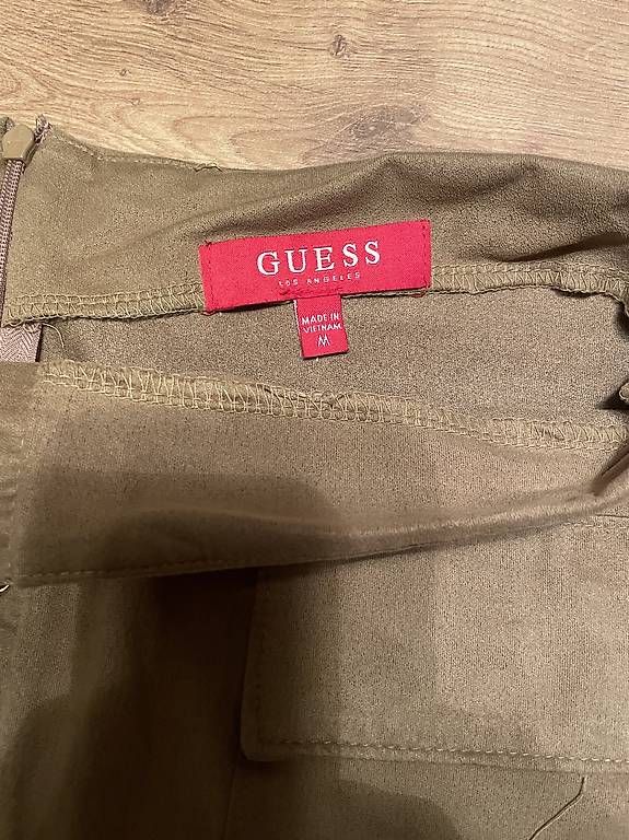 Guess Gonne: Guess Jupes – Usato da Roggwil BE venduto da con_8khh 2