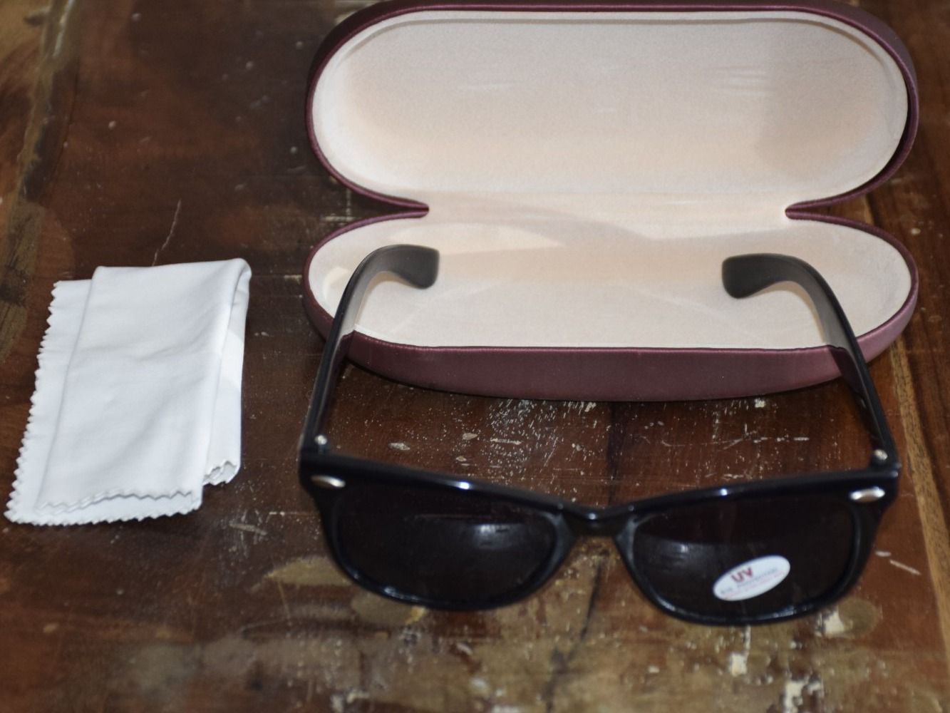 Occhiali & Lenti: Sonnenbrille mit Etui – Nuovo (secondo la descrizione) da Wetzikon ZH venduto da Wetzicardo25