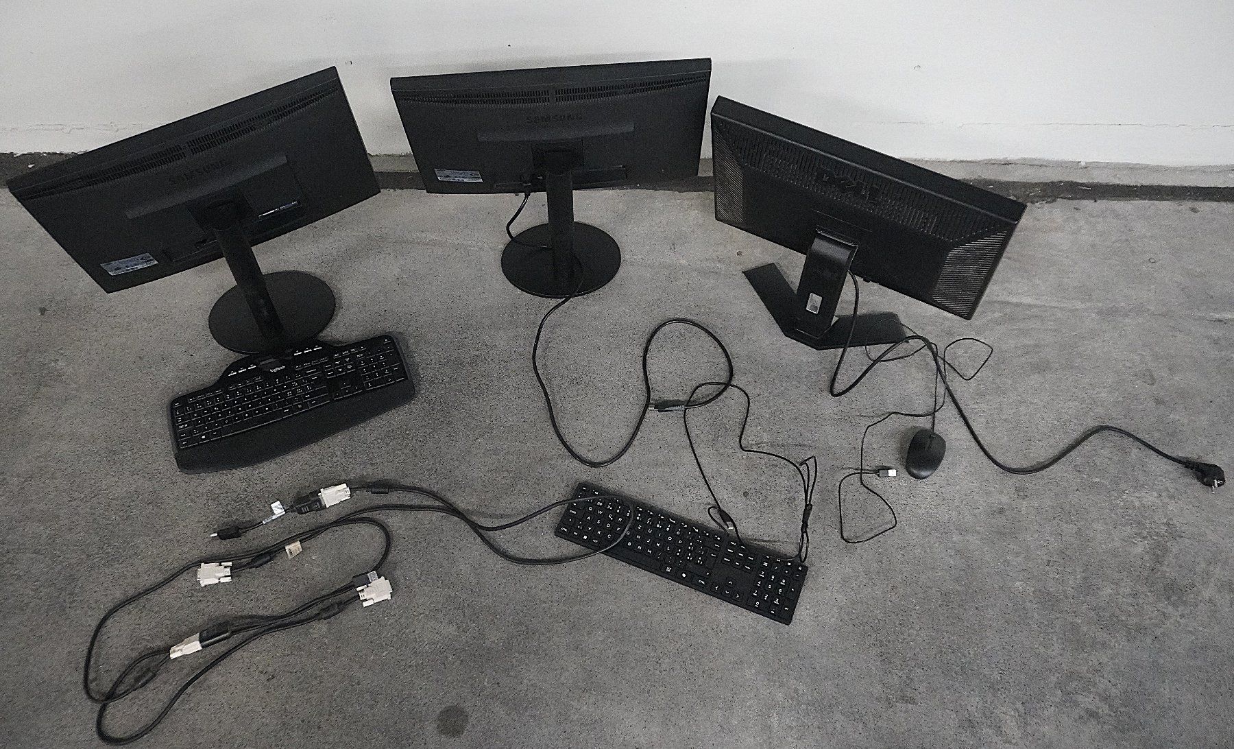 PCs: Drei Bildschrime Samsung/Dell S287 – Gebraucht aus Basel von B.W.B. 2