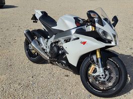 Aprilia RSV4 APRC  MFK 03/2026  frisch ab Service