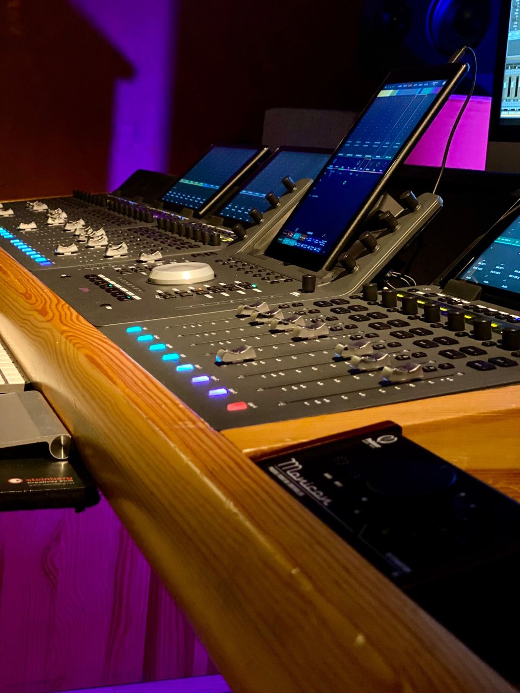 Avid Console di mixaggio: AVID DAW Controller (3x AVID S1 und 1x AVID Dock) – Usato da Zofingen venduto da Dimhof84 1