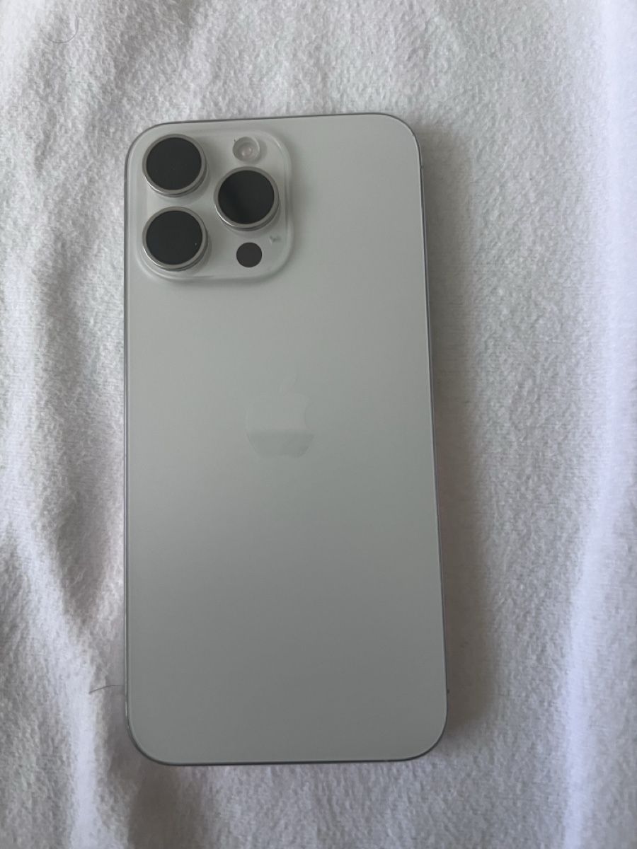 Apple Telefoni cellulari / Smartphones: iPhone 15 Pro Max Silbern sehr guter Zustand. – Difettoso da Sarnen venduto da Cbg23