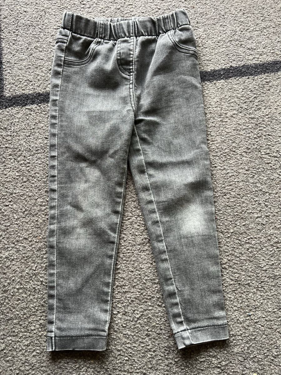 H&M Pantaloni: 5 x Jeggins/Jeans Grösse 98 – Usato da Ebikon venduto da KarinM02 1