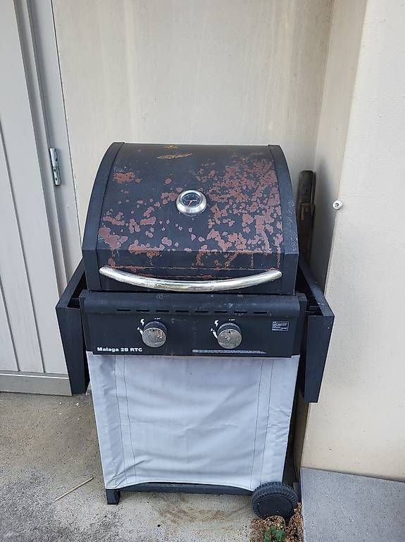 Grils: Gasgrill – D'occasion à Läufelfingen par jen_dtd8 1