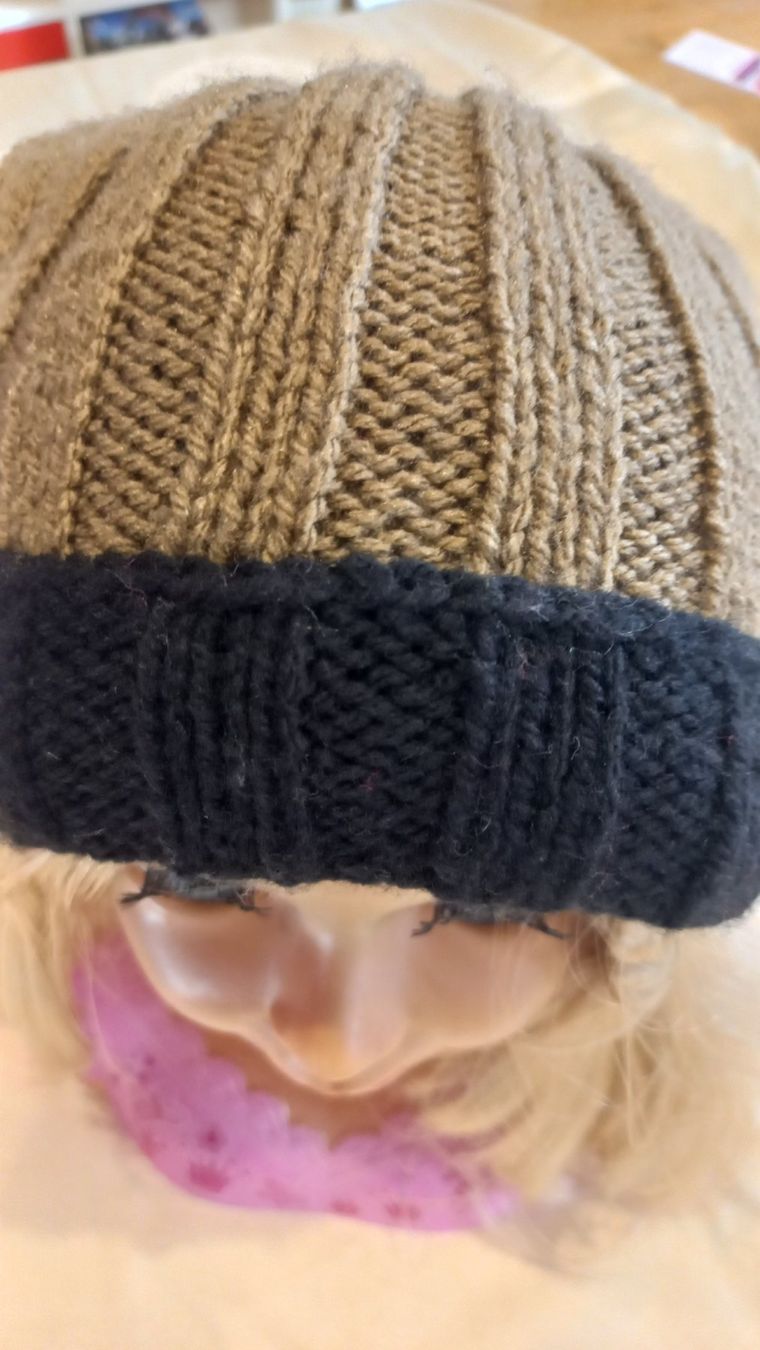 Copricapi, berretti & cappellini: BONNET TRICOTÉ À LA MAIN – Nuovo e nell'imballaggio originale da Dompierre FR venduto da fat_xth5 4