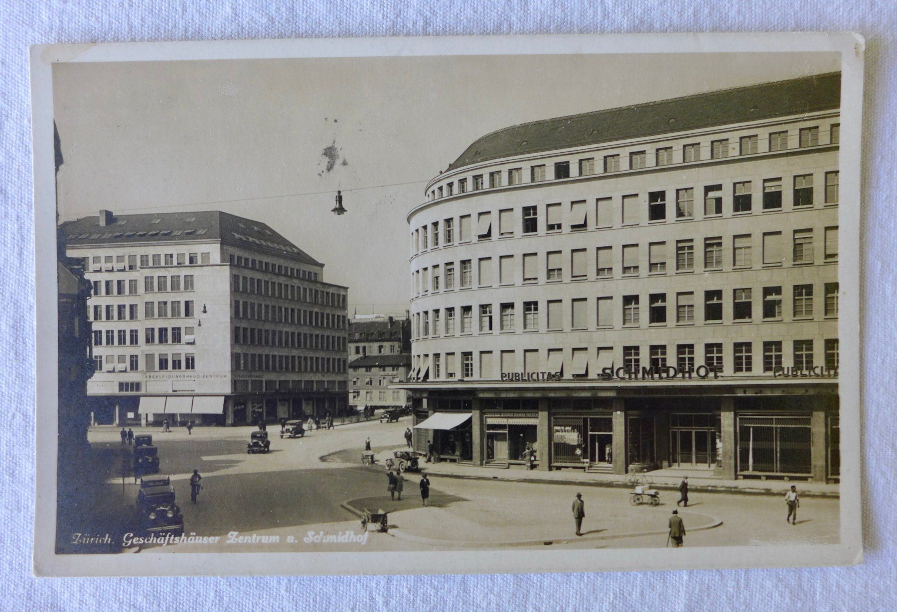 Cartoline postali: AK ZÜRICH, Geschäftshäuser, Schmidhof, belebt, Oldtimer – Usato da Wallisellen venduto da aloa09