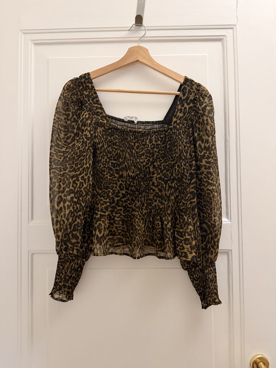 Mango Chemisiers: Leopard Print Blouse Smocked Square Neck Size M – D'occasion à Lausanne par bea_z8jl