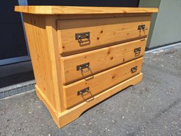 HÜBSCHE TANNENHOLZ-KOMMODE MIT GEZ. SCHUBLADEN