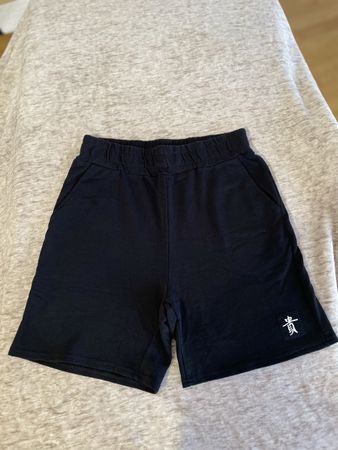 Schwarze Shorts