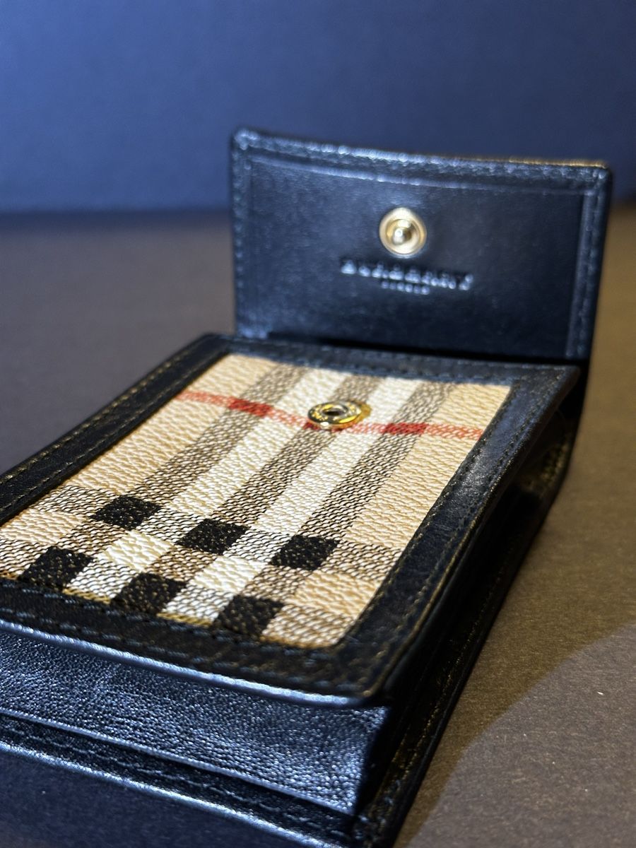 Burberry Cigarette case (Usato) a Zürich per CHF 50 – con consegna