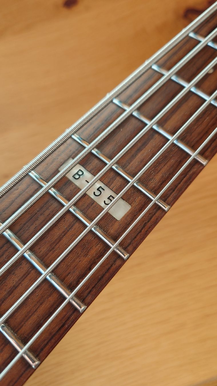 Musikinstrumente: Basse 5 cordes LTD B-55 – Gebraucht aus Flanthey von North_altitude 2