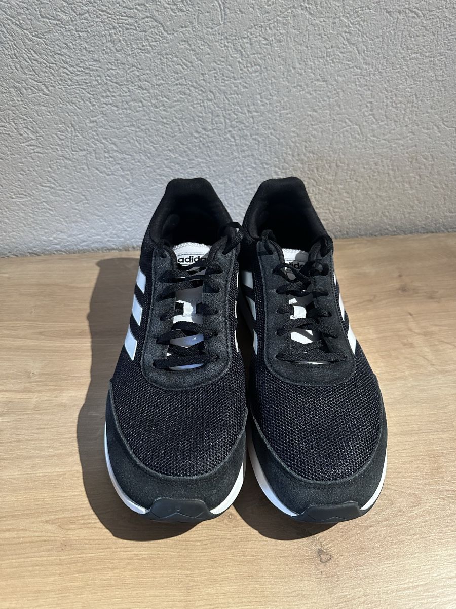 Adidas Herrenschuhe: Adidas Sneaker – Grösse 44 – Gebraucht aus Wildegg von dmy_8j9x 1