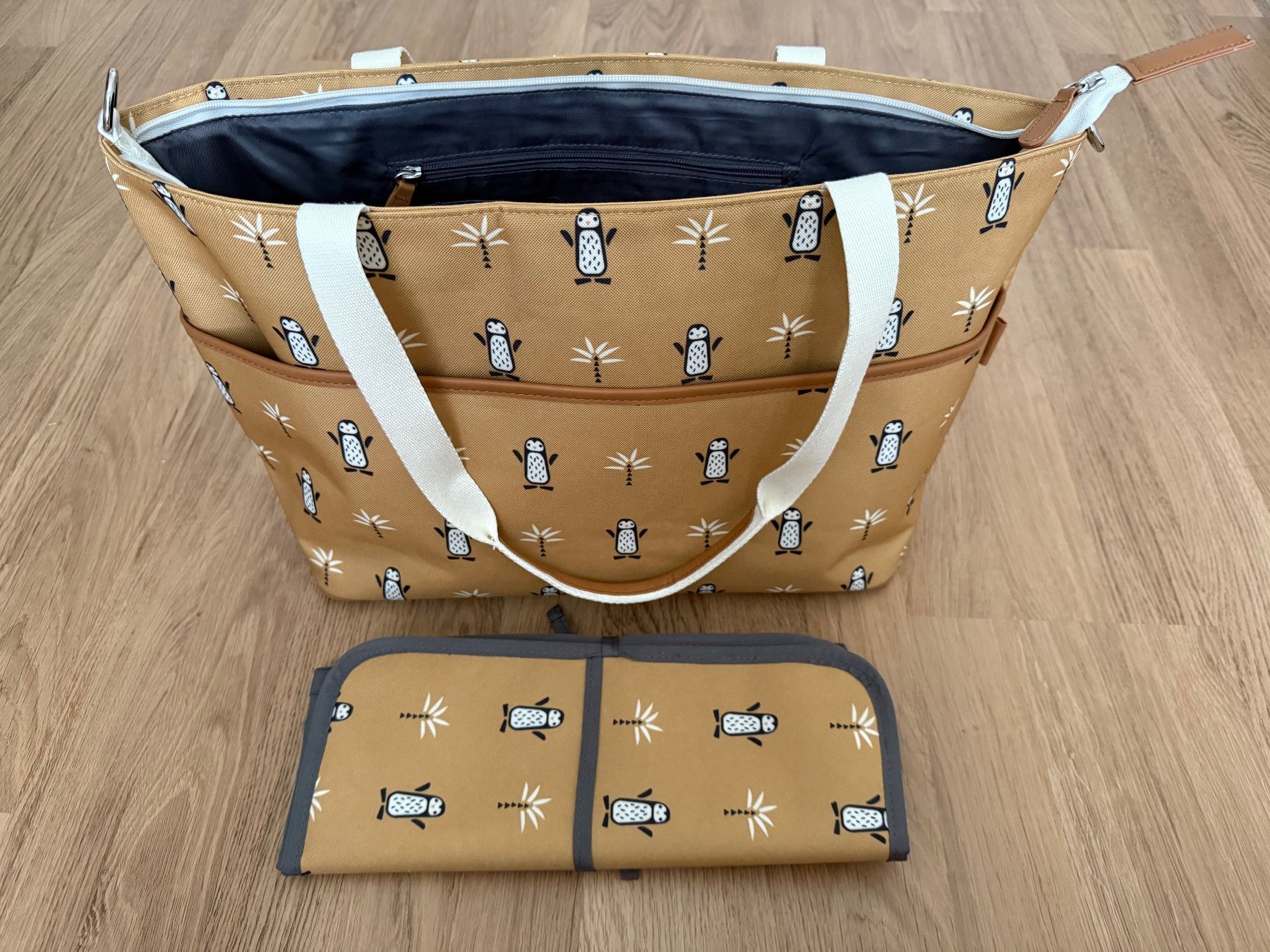 Taschen für Damen: Fresk Wickeltasche Pinguin – Neu (gemäss Beschreibung) aus Dottikon von dcwidmer