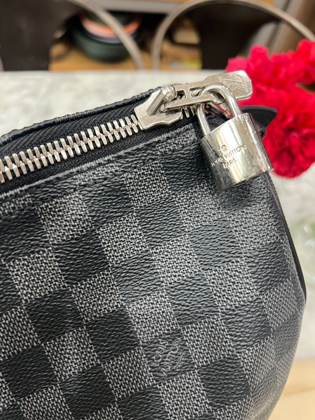 Louis Vuitton Borse: Luis Vuitton Keepall 45 Graphite Black – Usato da Zürich venduto da and_vp7g 3