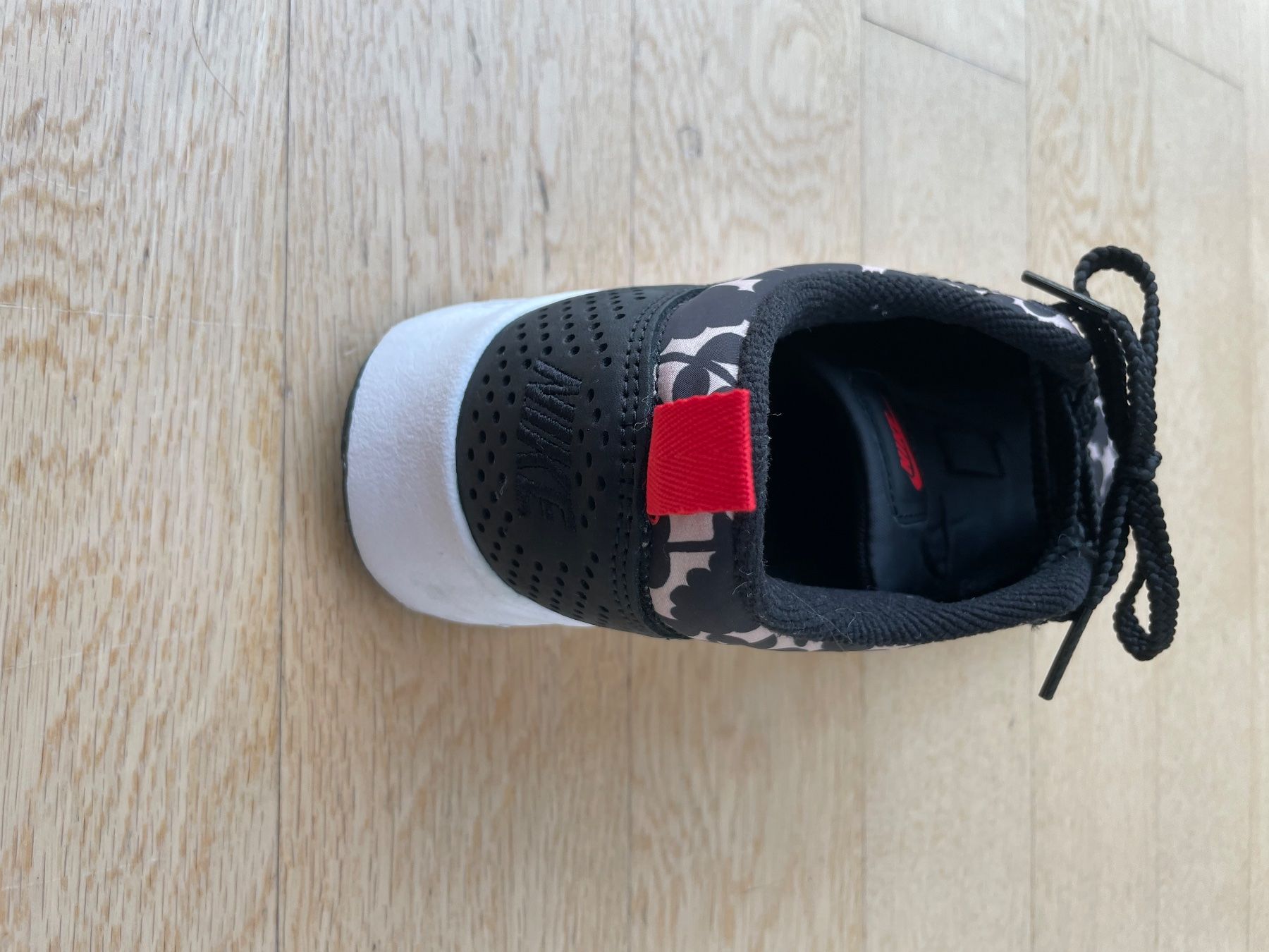 Nike Scarpe da donna: Nike Air Max Thea, schwarz mit Blumenmuster, Grösse 40 – Nuovo (secondo la descrizione) da Corcelles NE venduto da gingerbrain 2