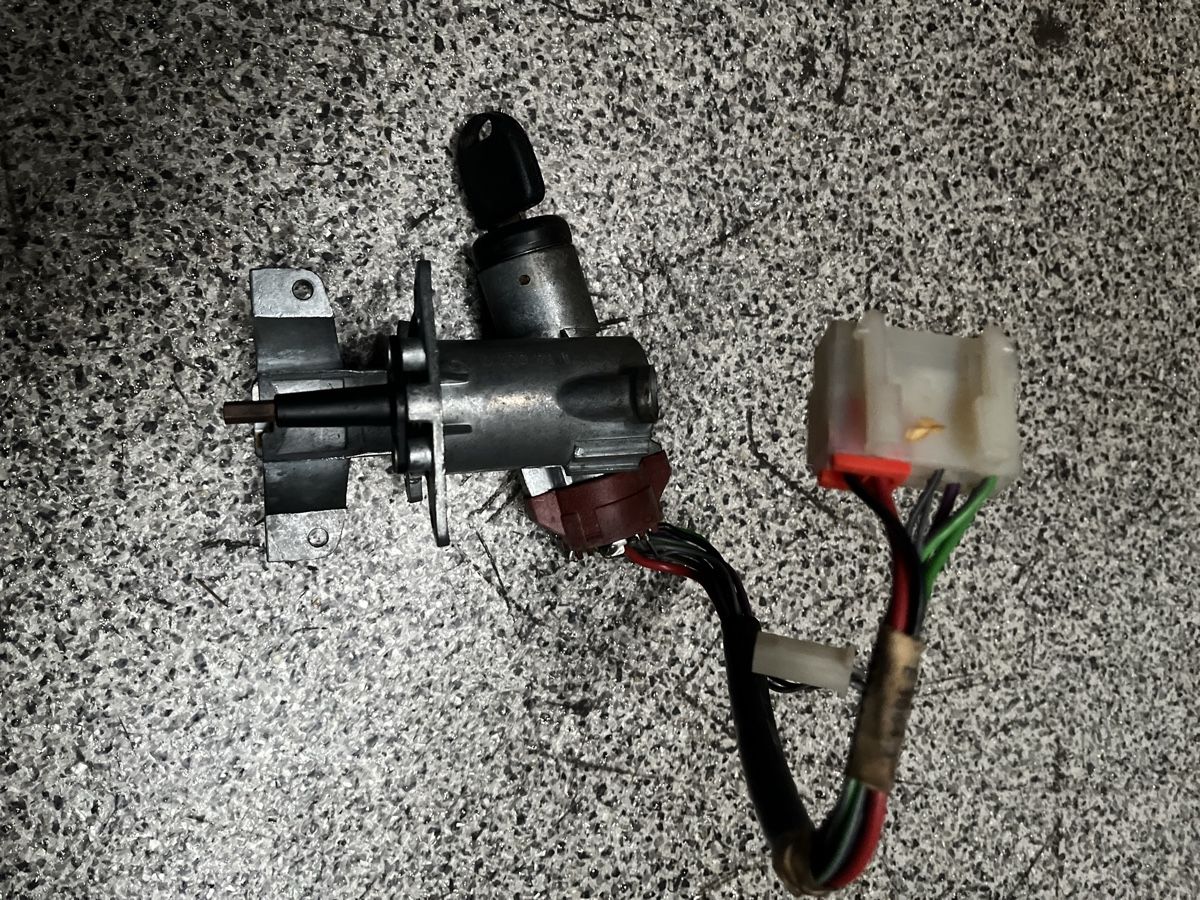 BMW Tutti i ricambio per moto: BMW E30 blocchetto avviamento  – Usato da Lodrino venduto da albimaz 1