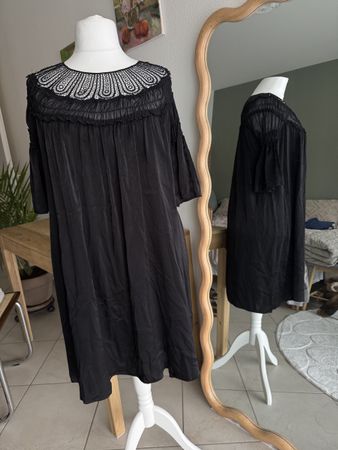 Apartes Kleid schwarz aus Paris