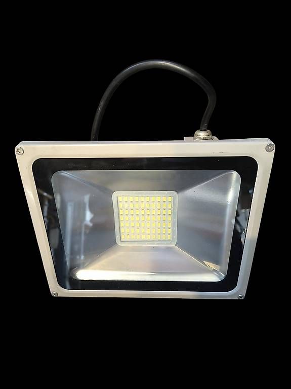 Lampade: LED-Strahler 50 W, 8Stk. – Usato da Abtwil SG venduto da Kastellan1