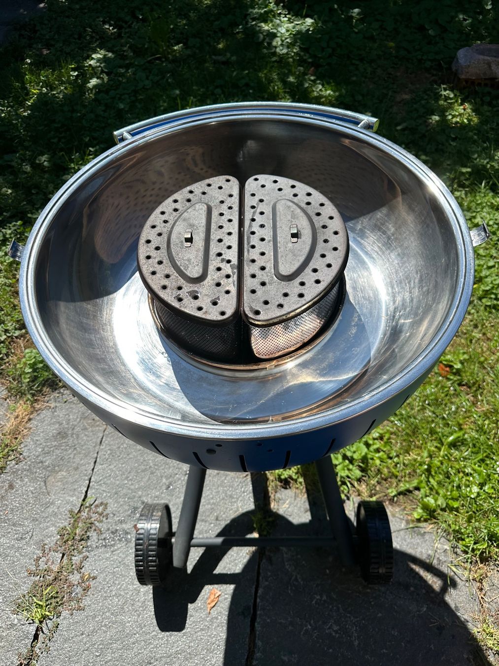 Grills: Lotusgrill XXL blau – Gebraucht aus Uhwiesen von as1_qbd6 2