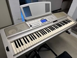 Yamaha DGX-300 Keyboard inkl. Ständer, Hocker & Tasche
