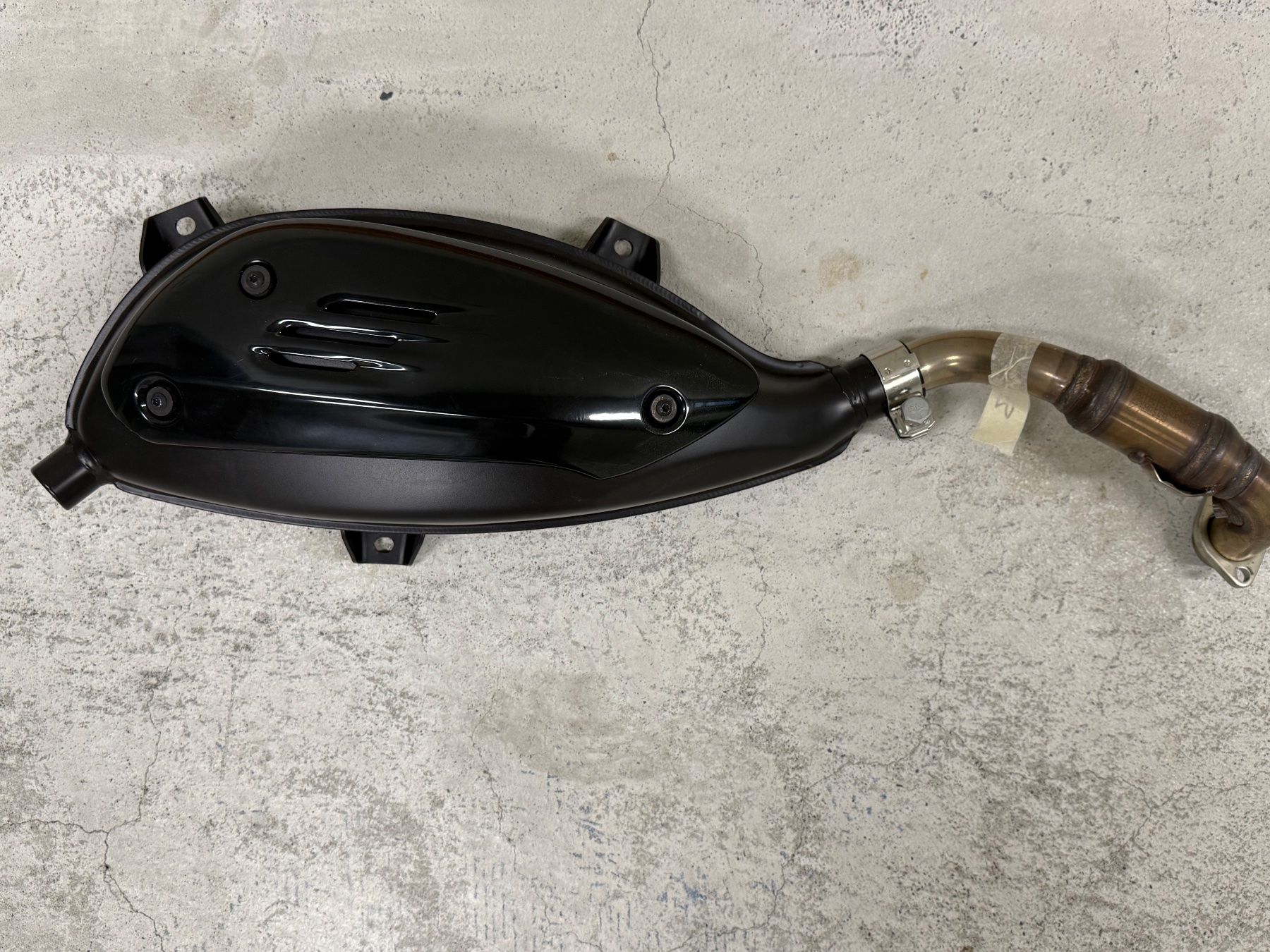 Alle Rollerersatzteile: Piaggio Vespa Auspuff schwarz Glanz – Gebraucht aus Seuzach von kat_5qwy