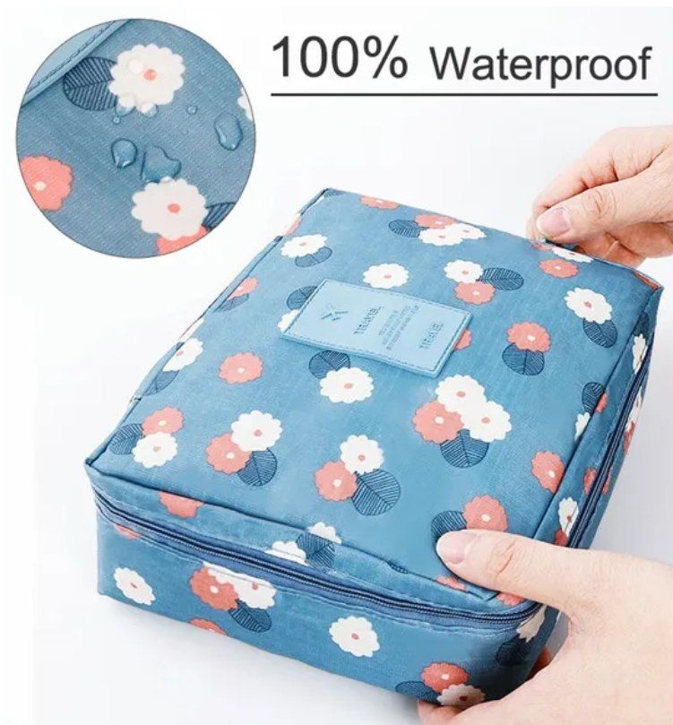 Custodie per cosmetici: Kosmetiktasche Neu,  Blau mit Blumen – Nuovo e nell'imballaggio originale da Walenstadt venduto da emynmuil1