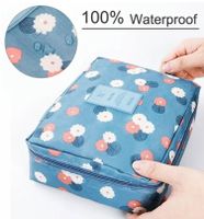 Kosmetiktasche Neu,  Blau mit Blumen