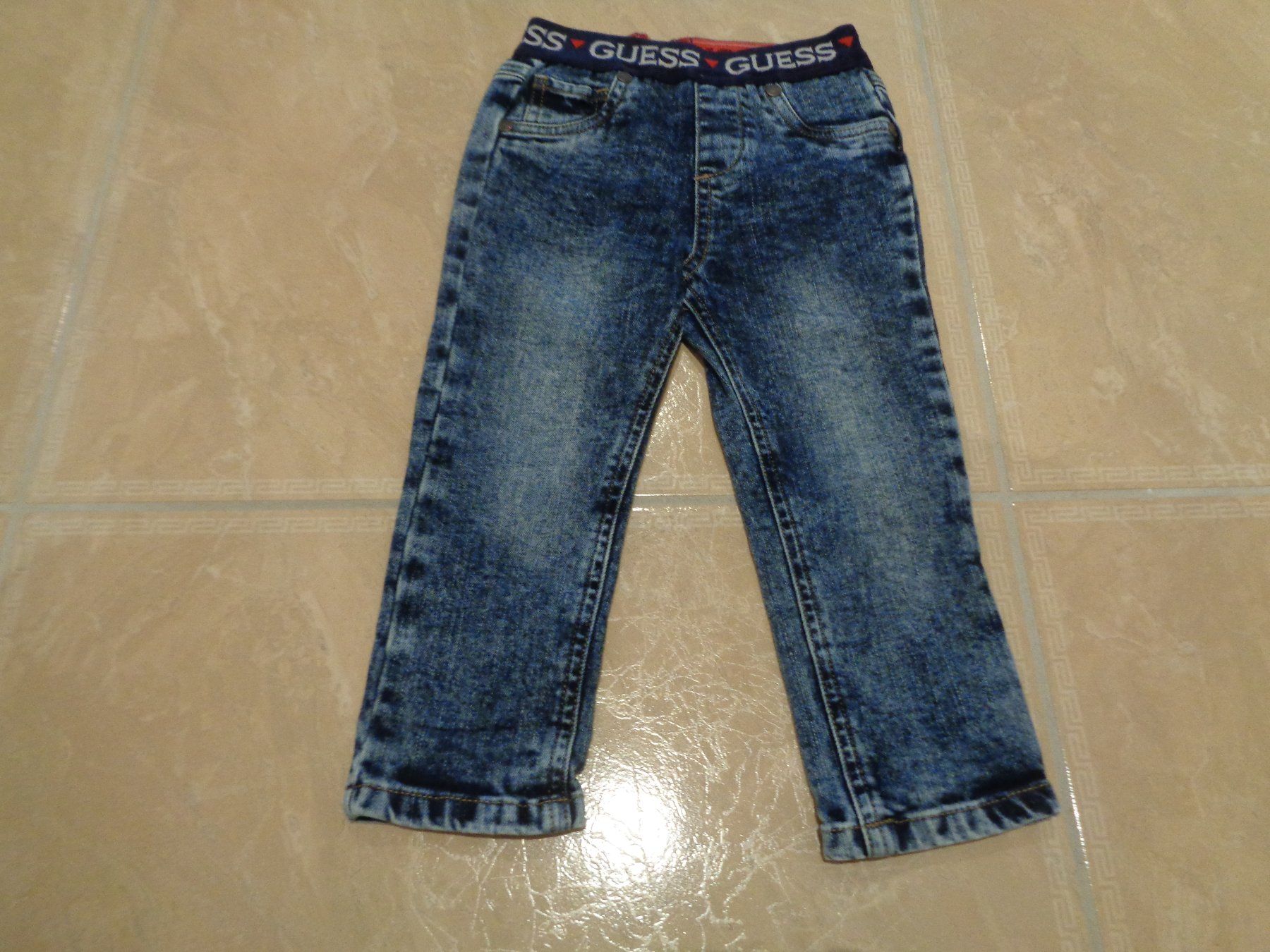 Guess Pantalons: Guess NWT Jeans, 2J 92 – D'occasion à Klingnau par Markus14