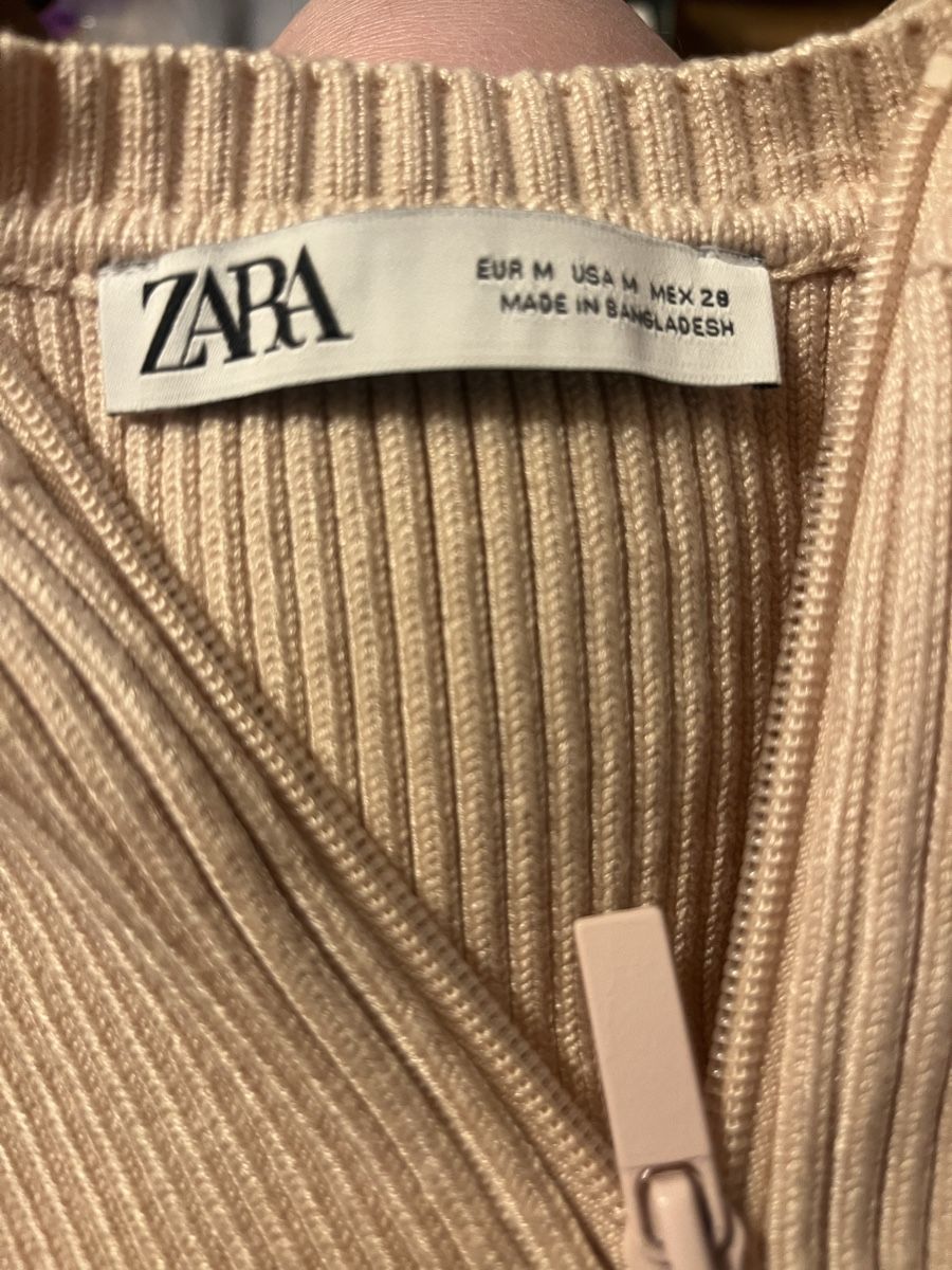 Zara Top: Pull ZARA sans manches beige clair  – Nuovo (secondo la descrizione) da Lausanne venduto da Noemie1994 1