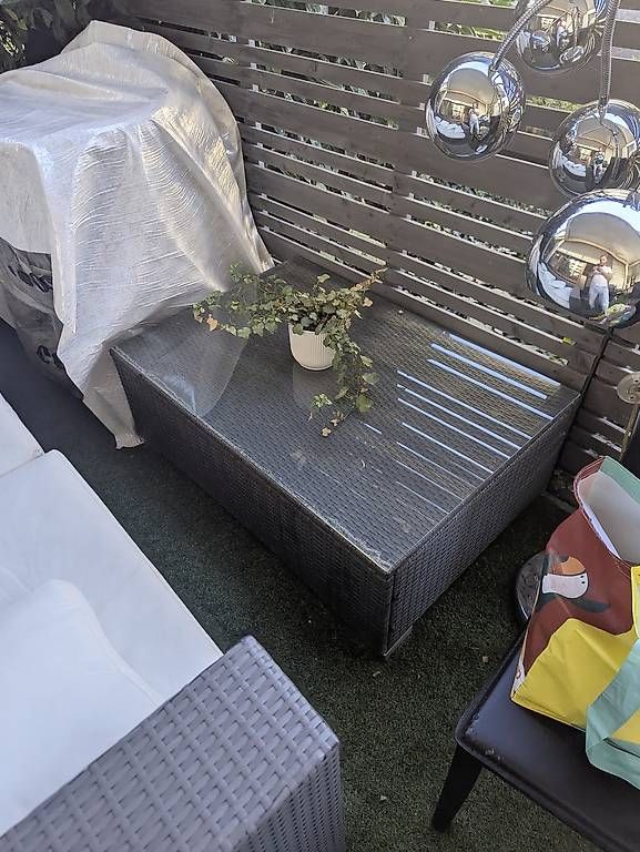 Set di tavolo e panche: Meubles de jardin  – Usato da Lausanne venduto da vik_l9np