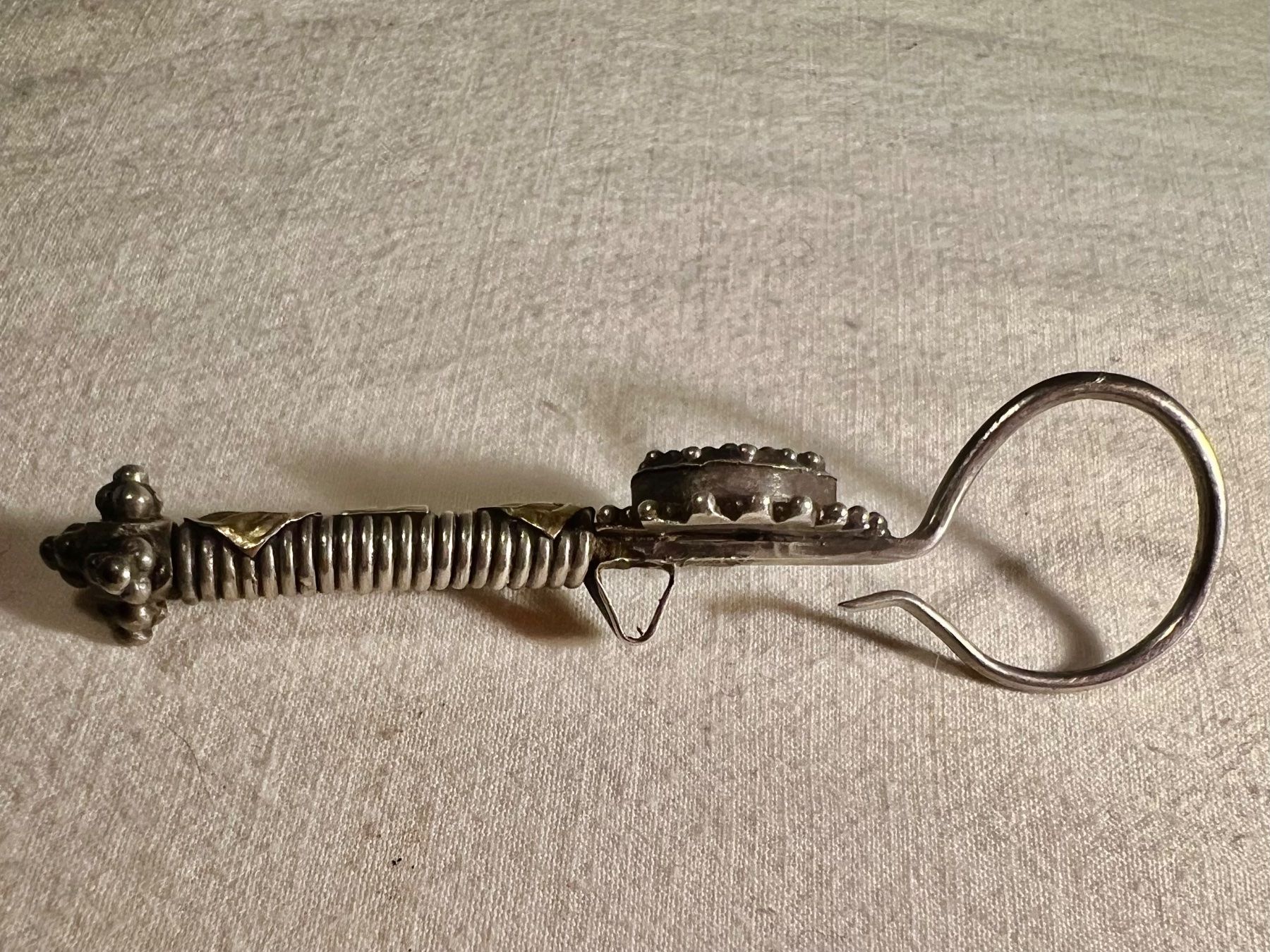 Ohrringe & -stecker: Ancienne boucle oreille argent, tribale, Inde – Gebraucht aus Genève von DELIRBEADS 6
