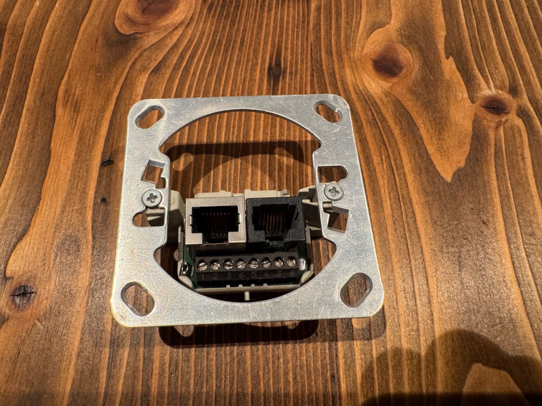 Stecker: UP Telefonsteckdose 2xRJ45 – Gebraucht aus Arisdorf von imbeck 2