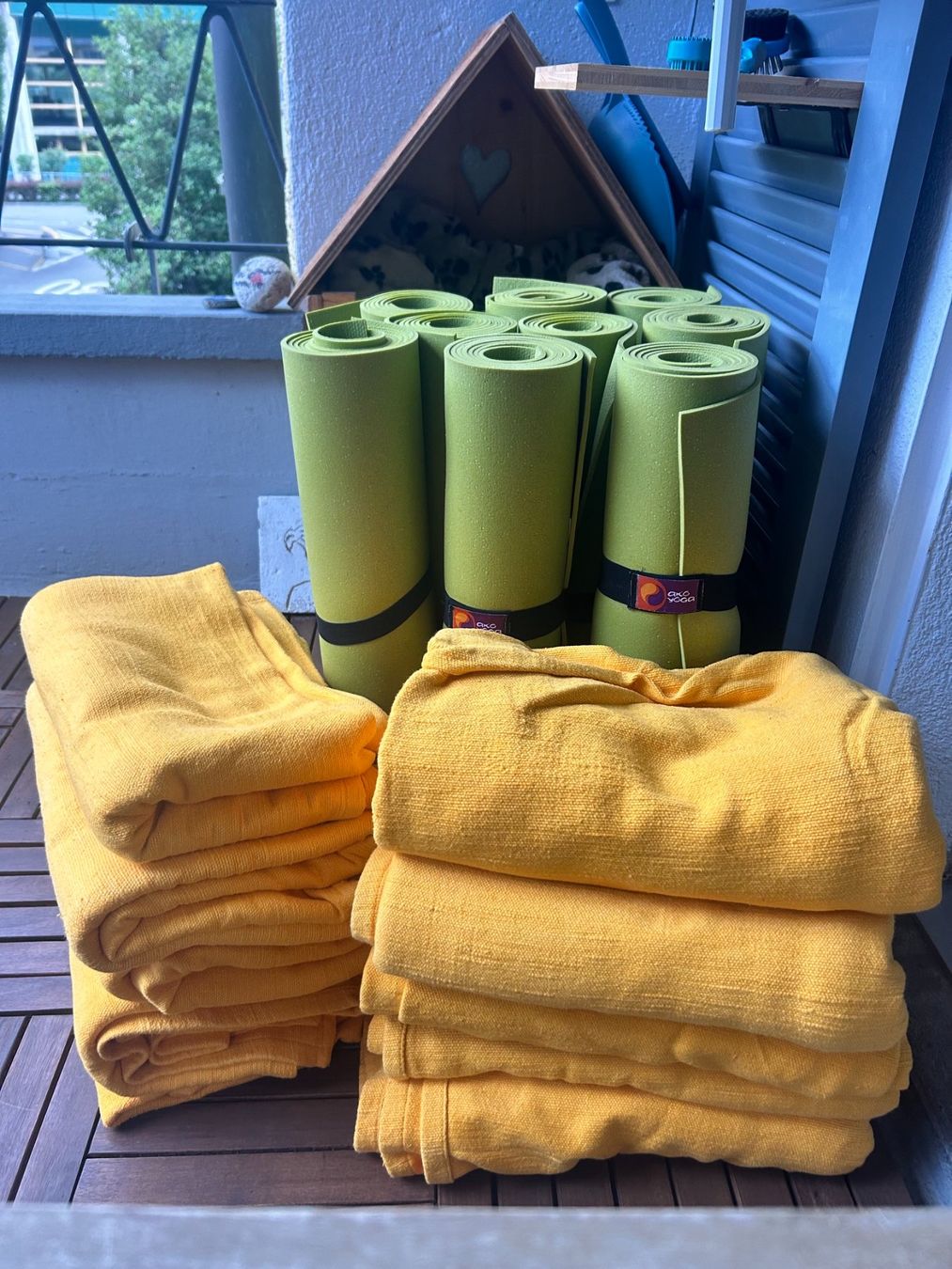 Tappetini fitness: 13 Yogamatten + 10 Meditationsdecken – Usato da Altdorf UR venduto da Rabas05