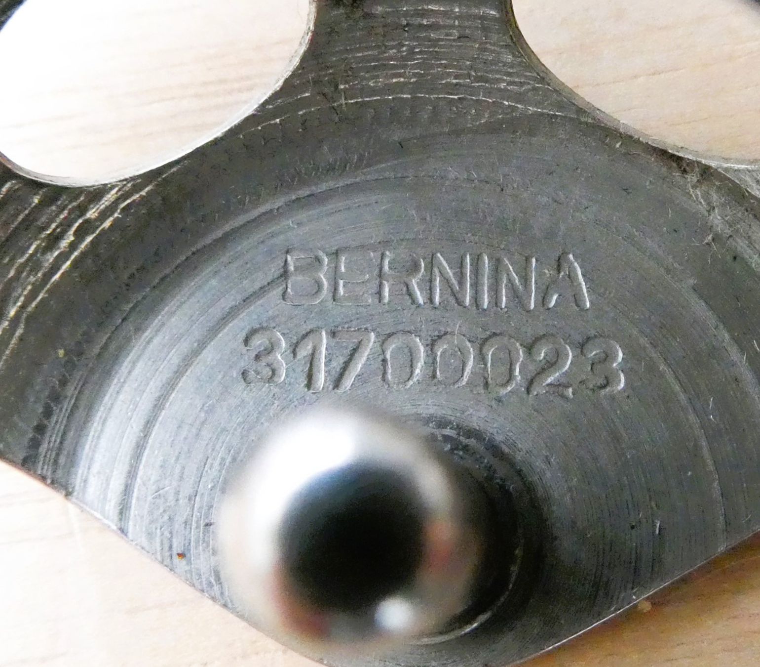 Macchine da cucire: Set Bernina Greifer, Spulenkapsel, Spule – Usato da Beromünster venduto da legolas_mt-gd 2