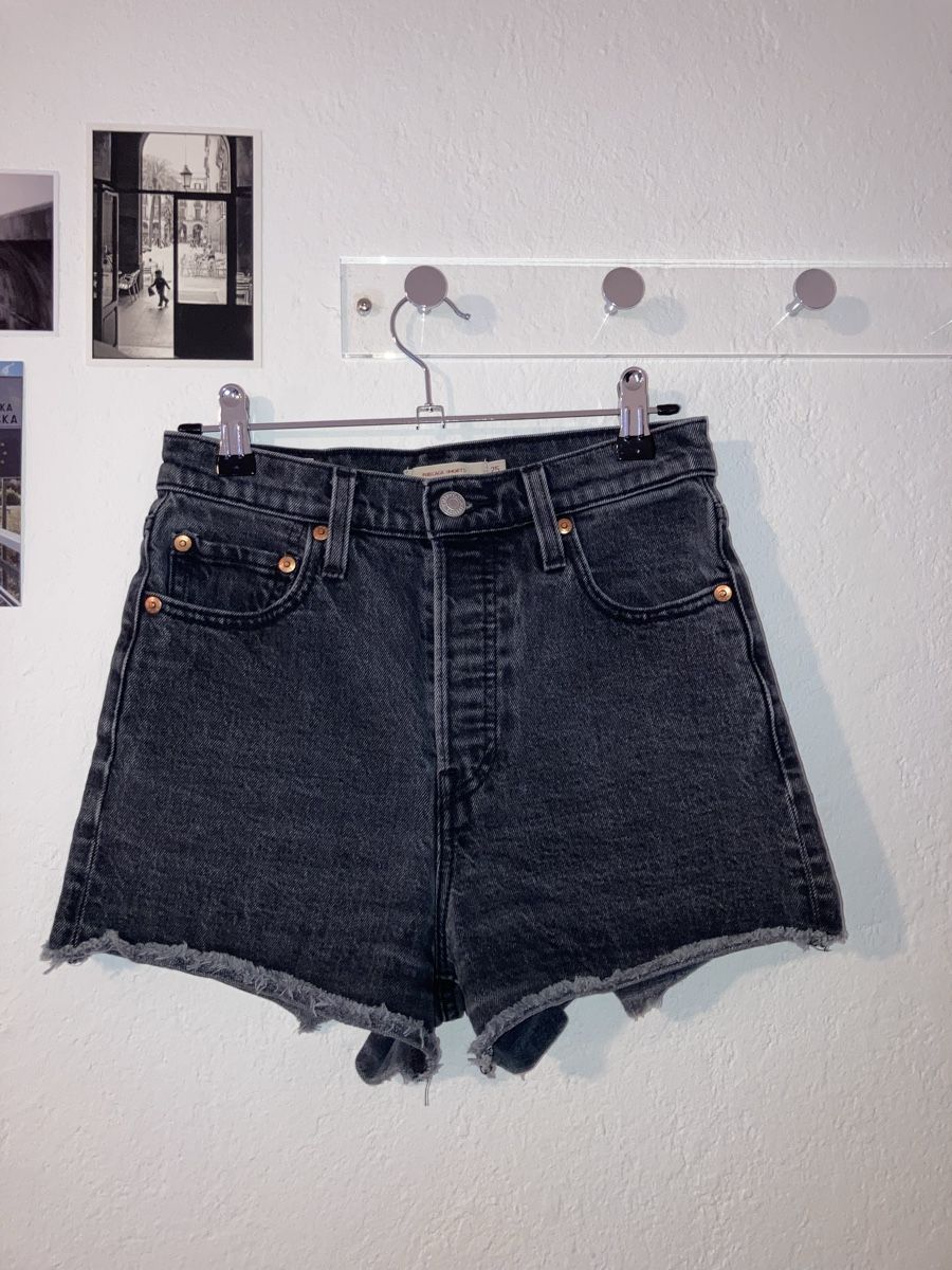 Levi's Jeans: Levi‘s Ribcage Short‘s – Neu (gemäss Beschreibung) aus Bern von marionheiniger