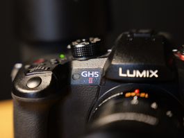 Panasonic Lumix GH5M2 + 12-60mm + 25mm – Kit