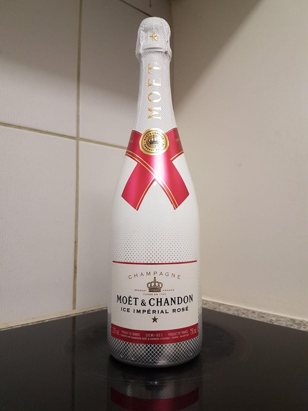 Wein: Champagne Moët & Chandon   lce Impérial Rosé – Neu (gemäss Beschreibung) aus Grenchen von poggione