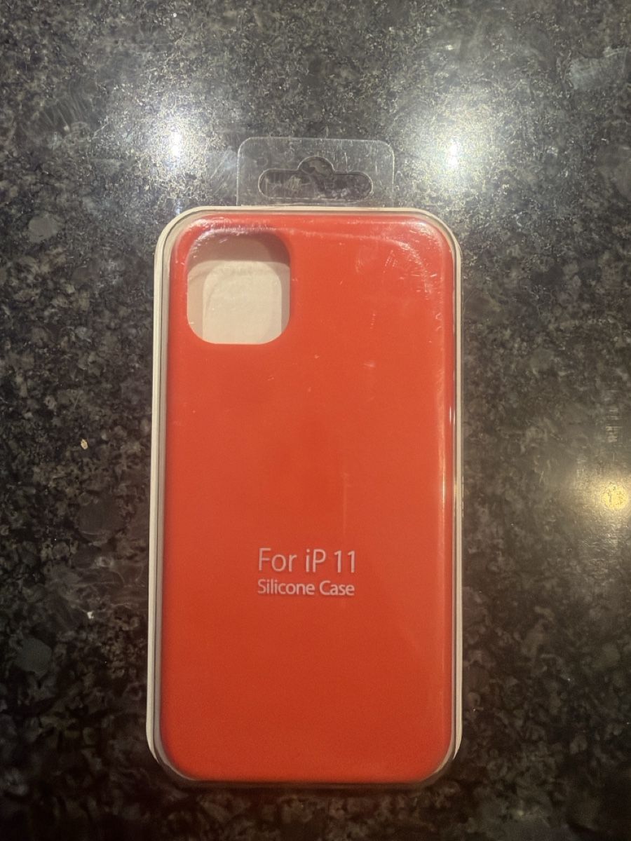 Covers & Schutzfolien: Coque iPhone 11 silicone rouge  – Neu und originalverpackt aus Yverdon-les-Bains von ame_7f2x