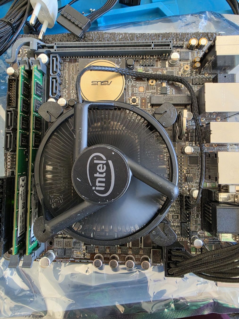 Asus Cartes mère: Asus H97I-Plus/16 GB RAM/i7 – D'occasion à Fribourg par Tolkien