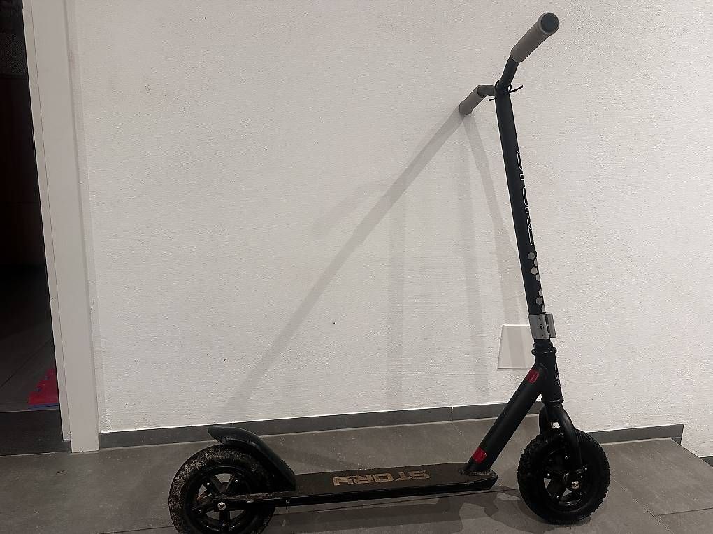 Kickboard: Micro scooter schwarz – Usato da Hausen am Albis venduto da ysgem
