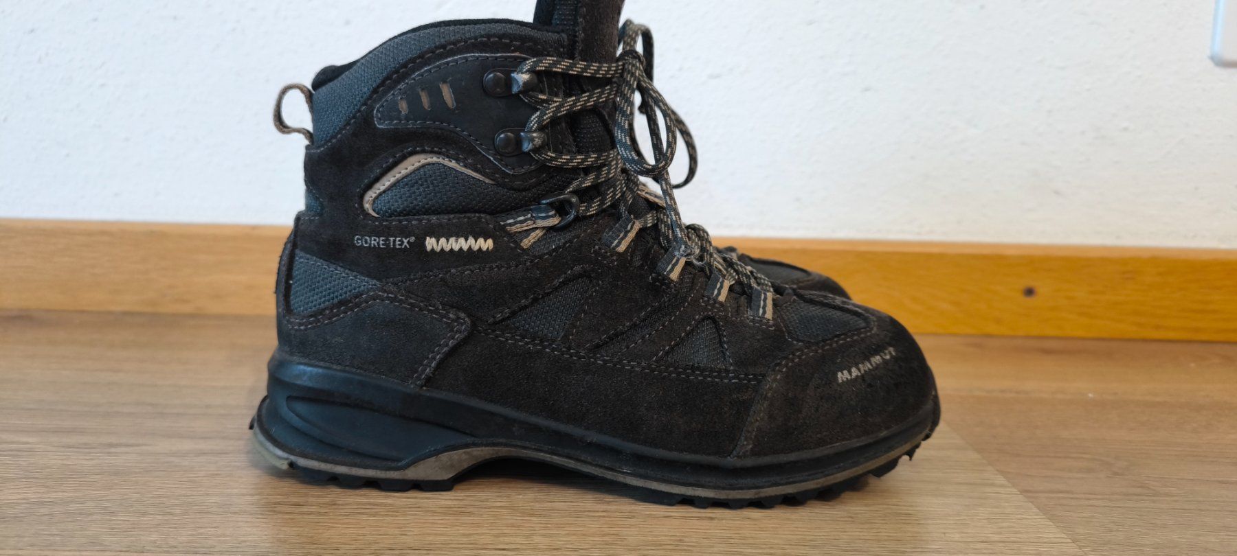 Mammut Scarpe da donna: Mammut Goretex Wanderschuhe 38 – Usato da Ebikon venduto da brombomboli