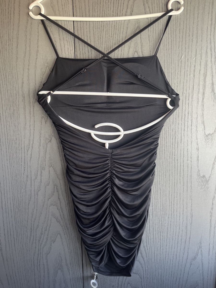 Kleider: Robe noire moulante dos nu – Gebraucht aus Le Locle von Ophelhugy 1