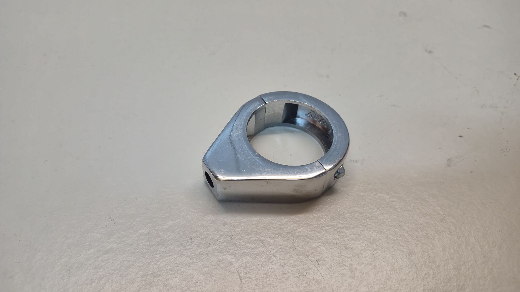 Harley-Davidson Tutti i ricambio per moto: bride pour tube de fourche 41mm Harley-Davidson – Usato da Cousset venduto da maurerjohann