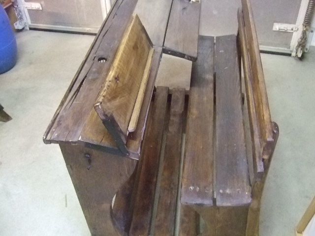 Bänke: banc d'écolier ancien, Valaisan. – Gebraucht aus saillon von Lamateur 1
