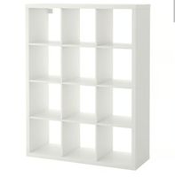 Weisses Ikea KALLAX Regal mit 12 Fächern