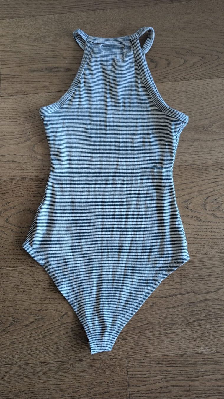 Tops: Gestreiftes Body von Pull&Bear (Gr. M) – D'occasion à Zug par anj_7ffs 1