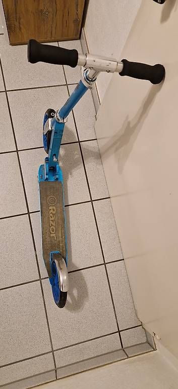 Jouets: Trottinet Razor – D'occasion à Gerolfingen par Lia_01 1