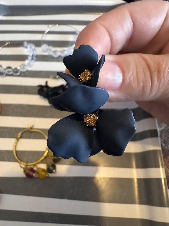 Altri gioielli: Kit de boucles d'oreilles et bague  – Usato da Lausanne venduto da ang_ks77 1